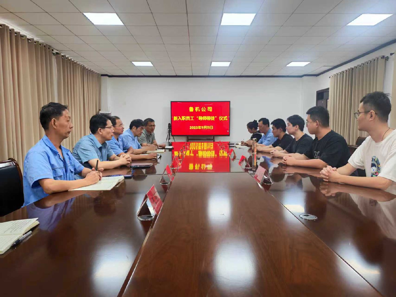 魯機公司舉行“導(dǎo)師帶徒”簽約儀式